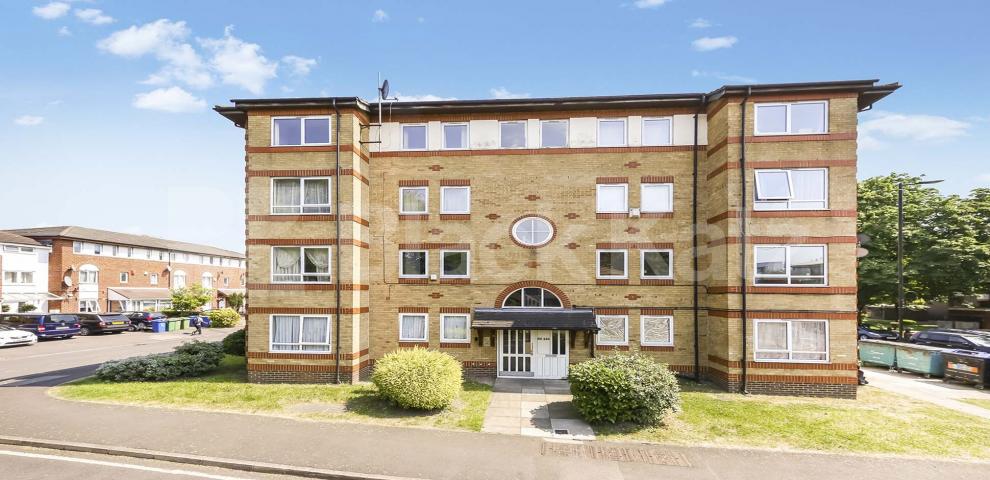 			LET , 1 Bedroom, 1 bath, 1 reception Apartment			 Oxley Close SE1, Bermondsey